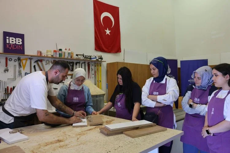 Bakırköy’de kadınlara temel marangozluk eğitimi verildi