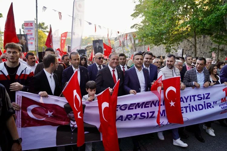 19 Mayıs yürüyüşü Dolmabahçe’den Beşiktaş’a yapıldı
