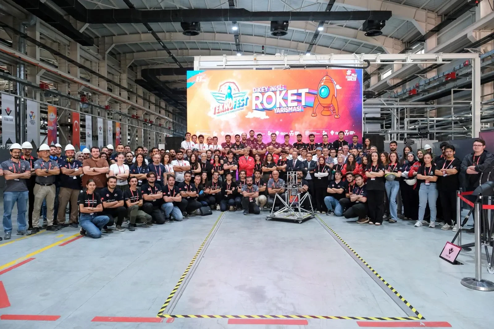 Dikey inişli roket finalinde 16 takım yarıştı