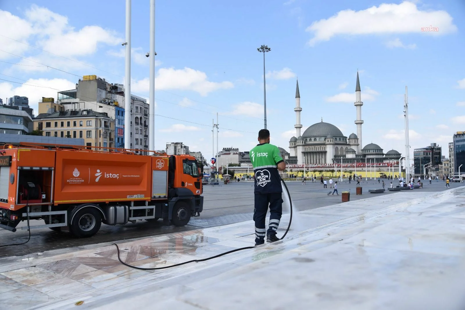 İstanbul’da bayram öncesi temizlik çalışmaları artırıldı