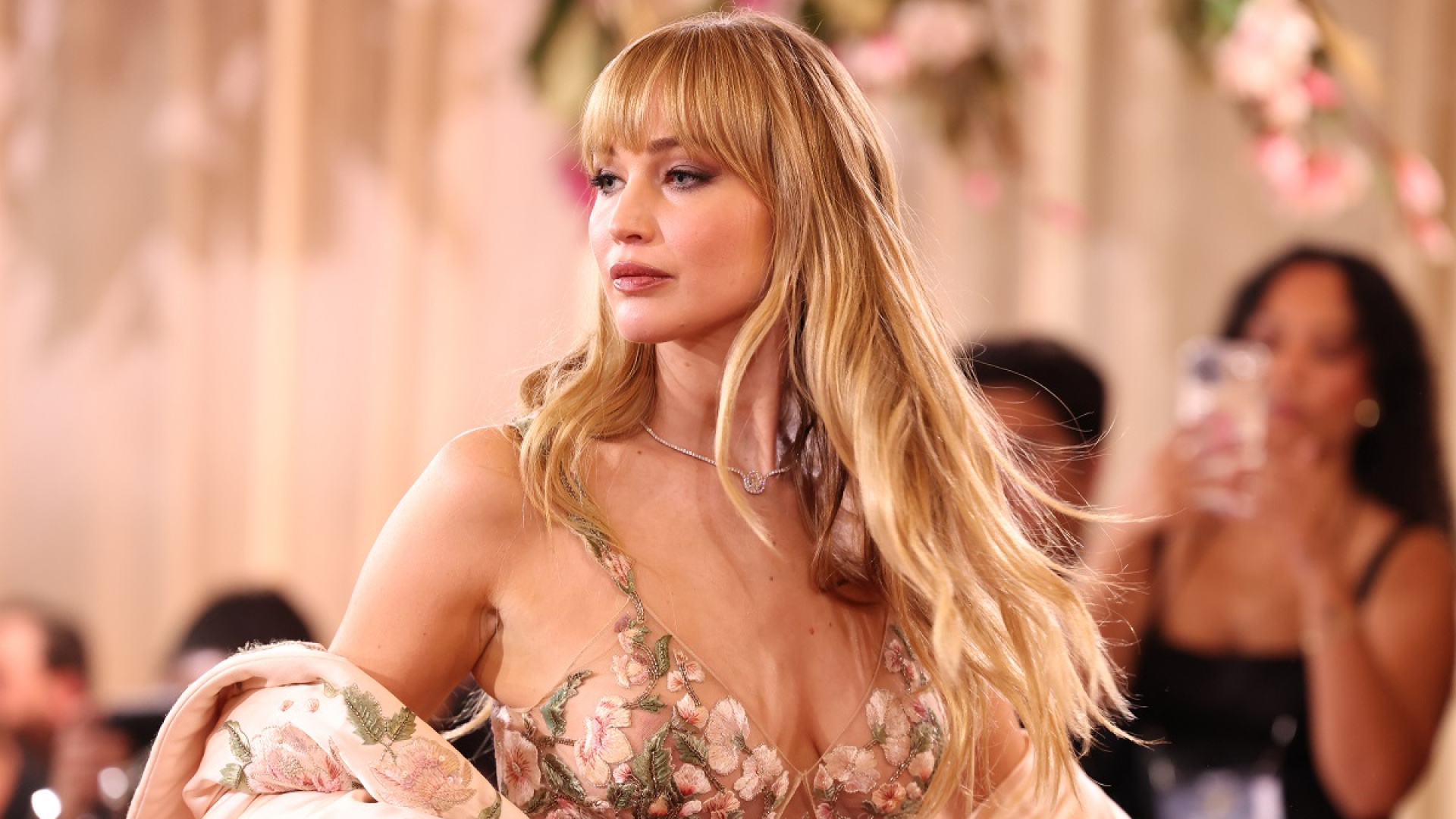 Jennifer Lawrence, ikinci çocuğunun doğumundan sonra meme büyütme ameliyatı yaptığını açıkladı