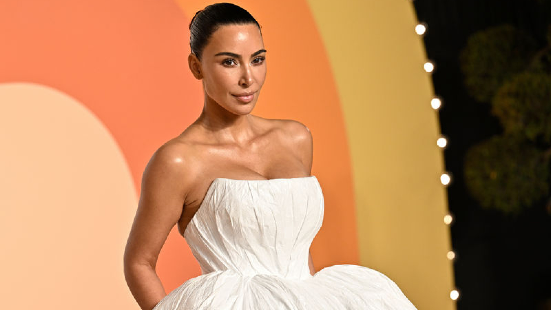 Kim Kardashian, biyografi kitabında çocuklarına babaları Kanye West hakkında yalan söylediğini itiraf etti