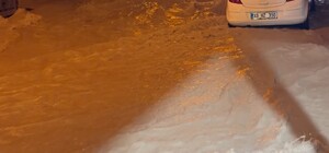 Mersin'de Sağanak Yağışlar Sokakları ve İşyerlerini Sular Altına Soktu