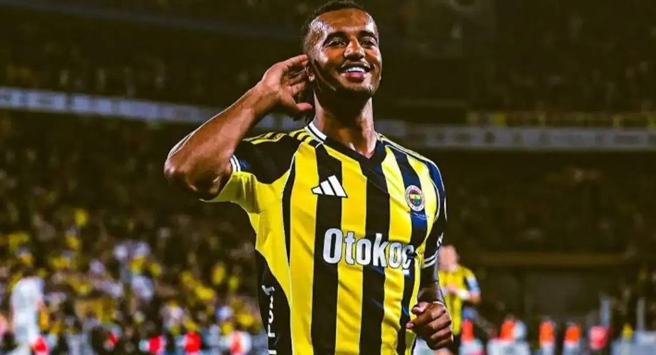 Fenerbahçe'nin İngiliz Sol Beki Archie Brown, Villa Park'ta Tribünleri ve İngiltere Milli Takımı İçin Mesajını Paylaştı