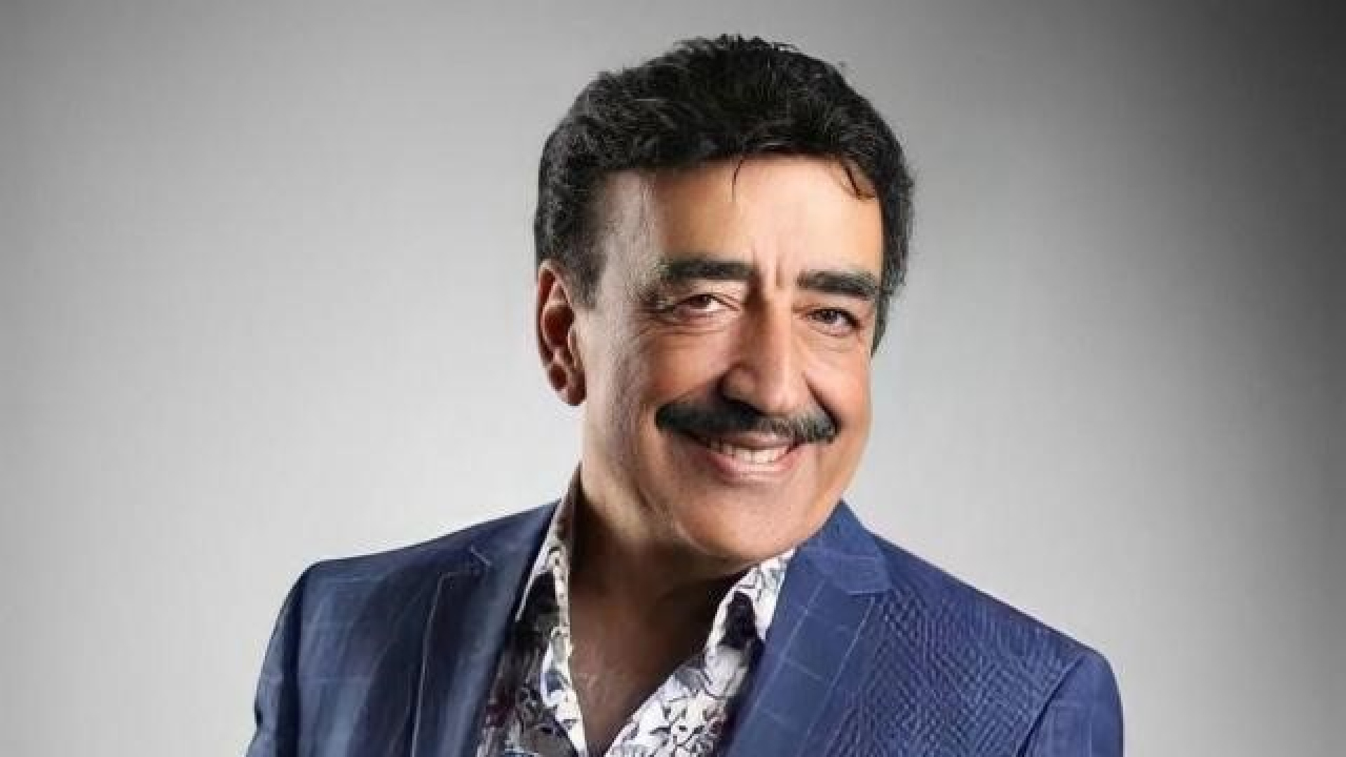 Arabesk müzik sanatçısı Hakkı Bululun sahne sırasında rahatsızlanıp hastaneye kaldırıldı