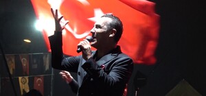 Ferhat Göçer, Yıldırım Belediyesi'nden 29 Ekim Cumhuriyet Bayramı Konserinde Bursalıları Coşturdu