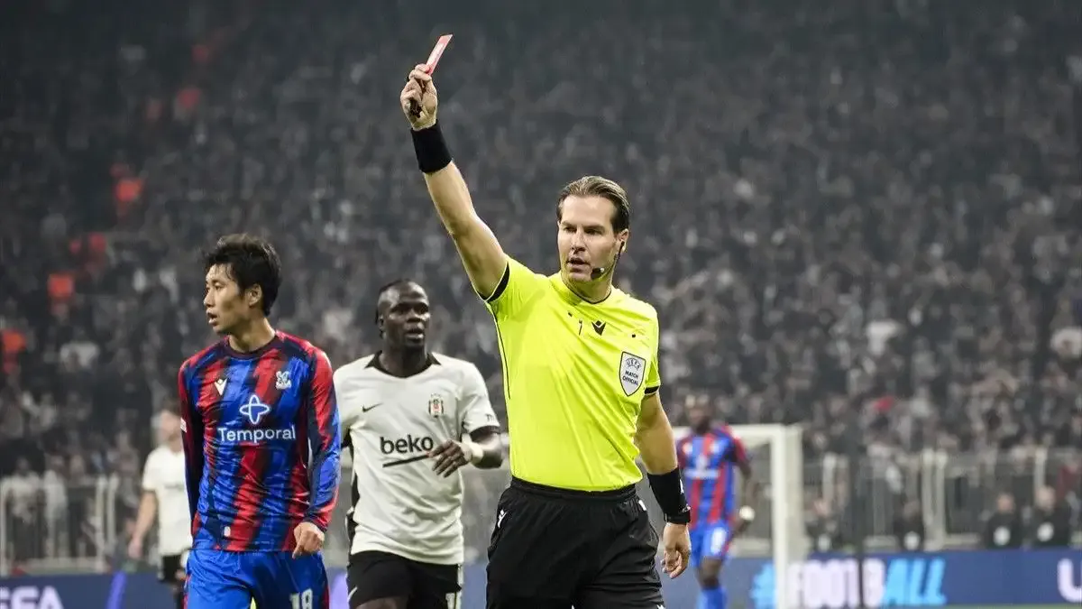 Ümit Akdağ, Crystal Palace maçında gördüğü kırmızı kart için özür diledi
