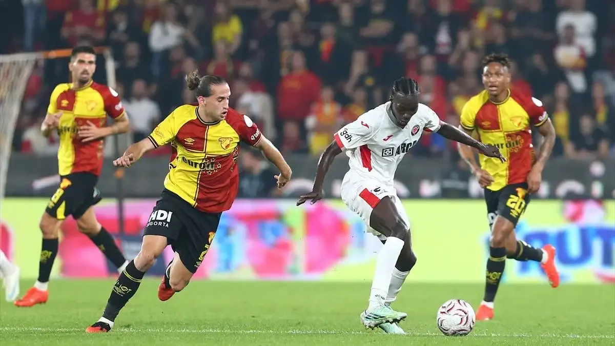Göztepe, Çorum FK'yi 2-0 Mağlup Ederek Üst Üste Üçüncü Galibiyetini Aldı