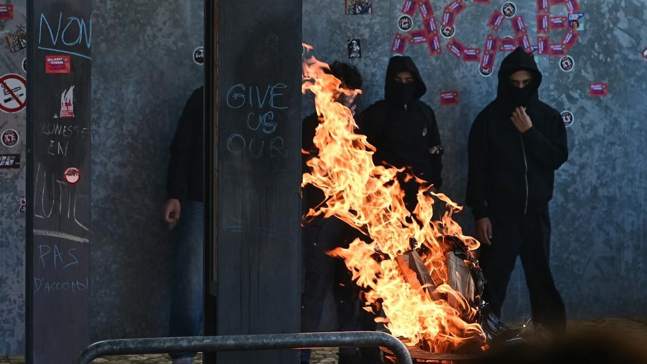 Belçika'nın Brüksel ve Liège kentlerinde eğitim ve bütçe protestolarında 195 kişi gözaltına alındı