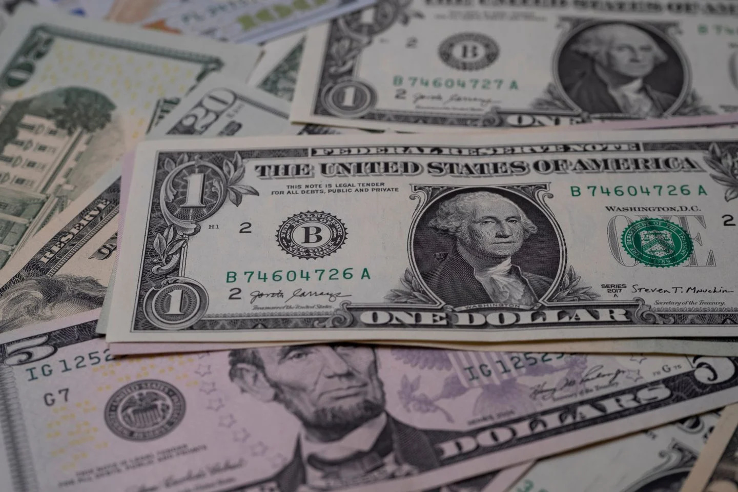Temsili: 1 Nisan 2026 döviz bülteni: dolar 44,4738, euro 51,5714 TL