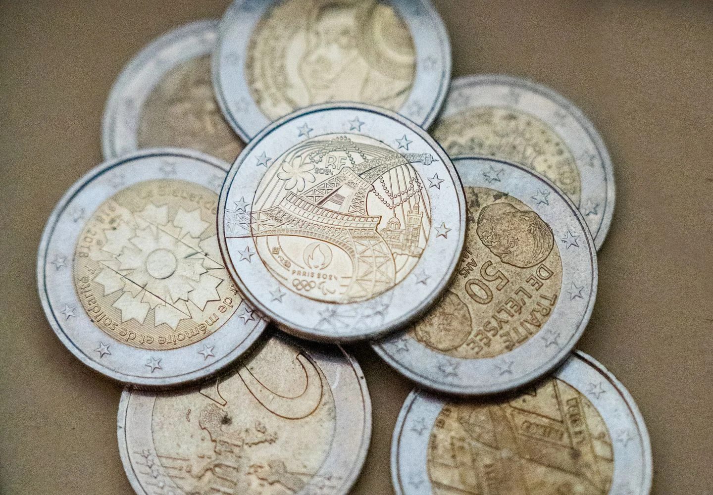 Temsili: 27 Kasım 2025 döviz bülteni: dolar 42,4388, euro 49,1763 TL