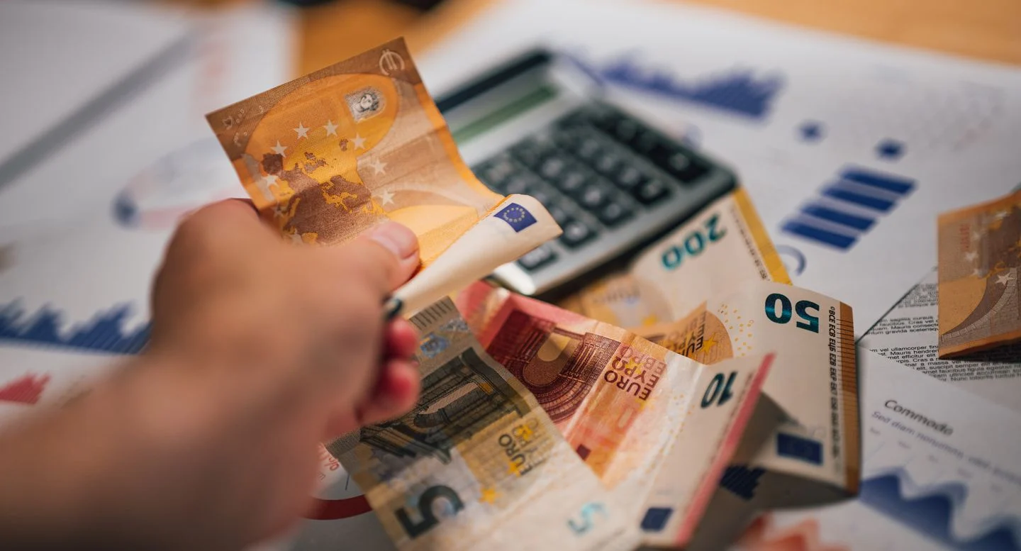 Temsili: 19 Ağustos 2026 döviz bülteni: dolar 47,9329, euro 55,6061 TL