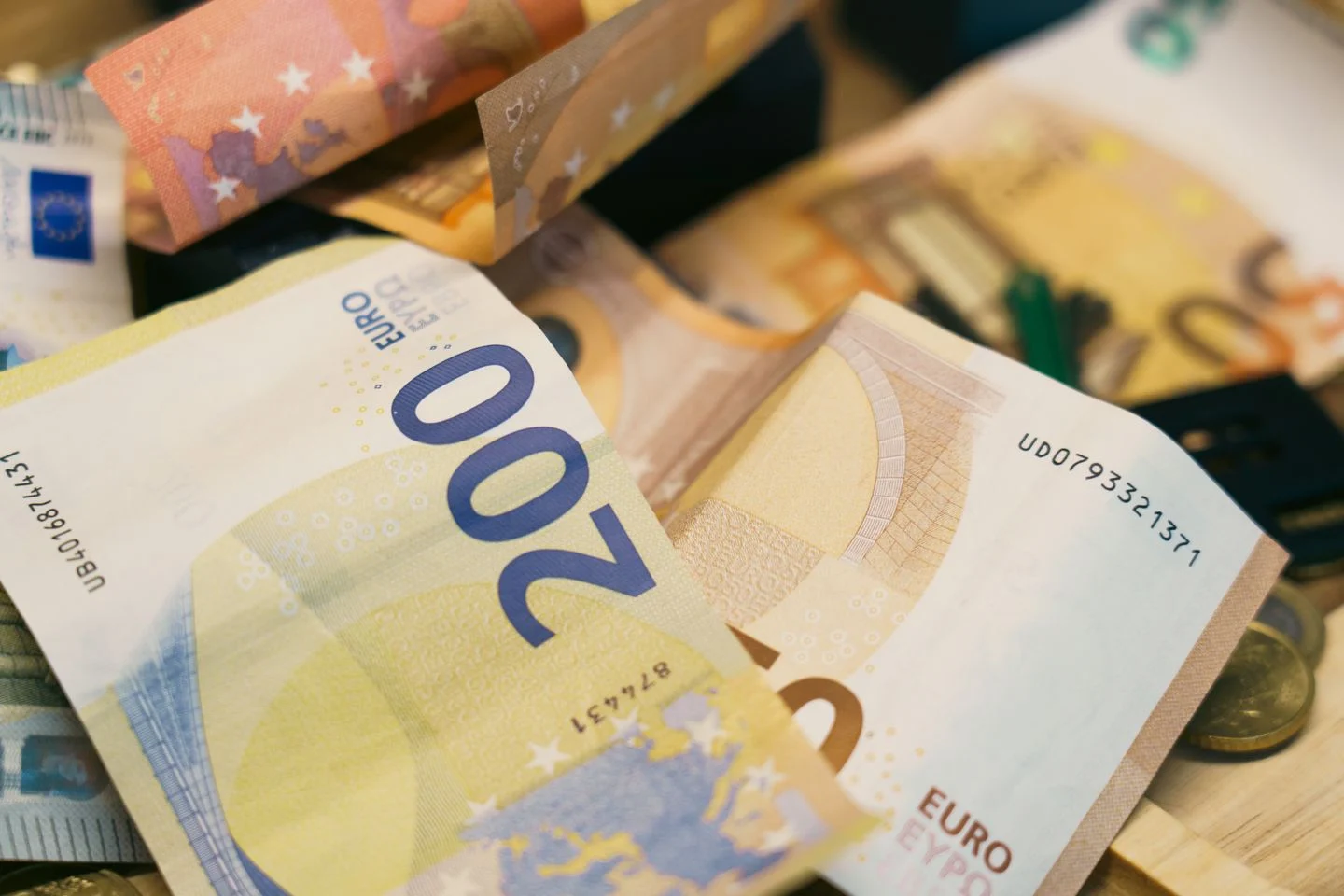 Temsili: 15 Nisan 2026 döviz bülteni: dolar 44,7485, euro 52,7298 TL