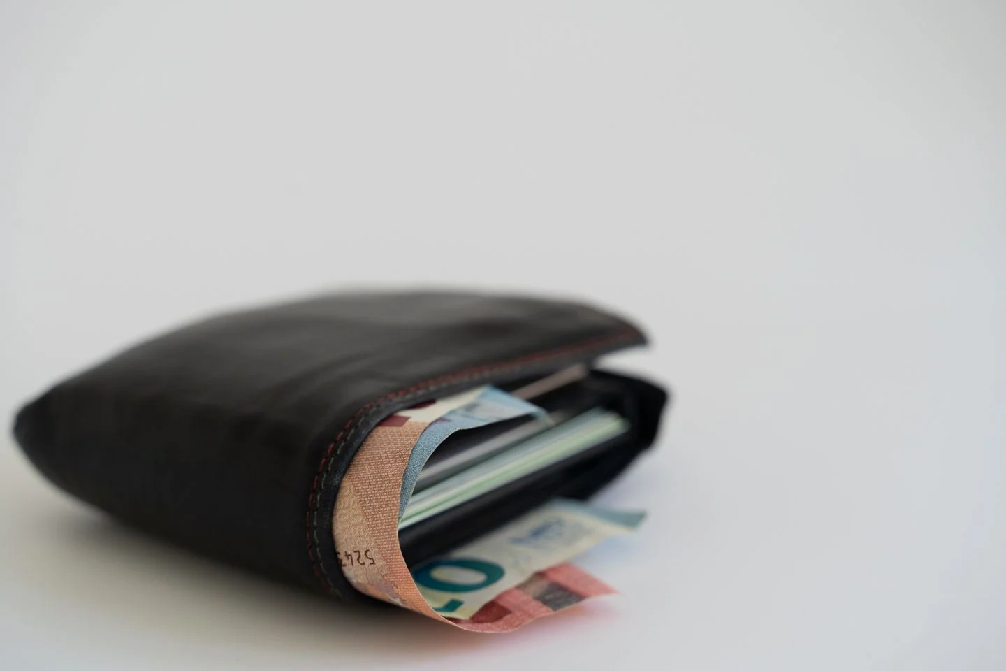 Temsili: 25 Şubat 2026 döviz bülteni: dolar 43,8677, euro 51,7167 TL