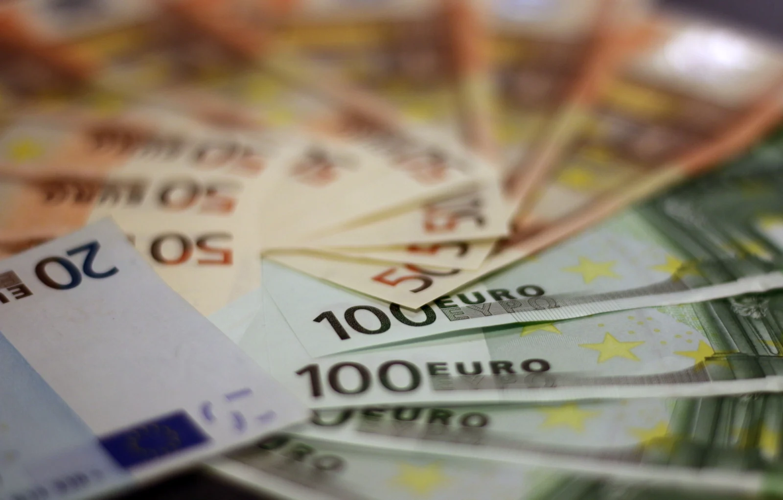 Temsili: 2 Eylül 2026 döviz bülteni: dolar 48,2943, euro 55,8934 TL
