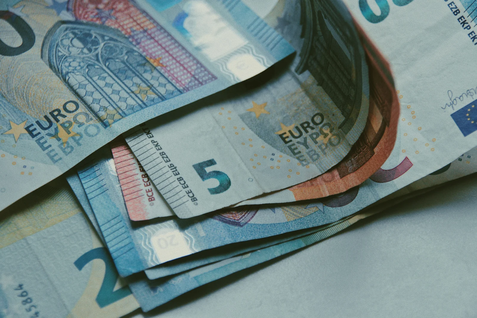 Temsili: 1 Eylül 2026 döviz bülteni: dolar 48,2759, euro 55,9776 TL