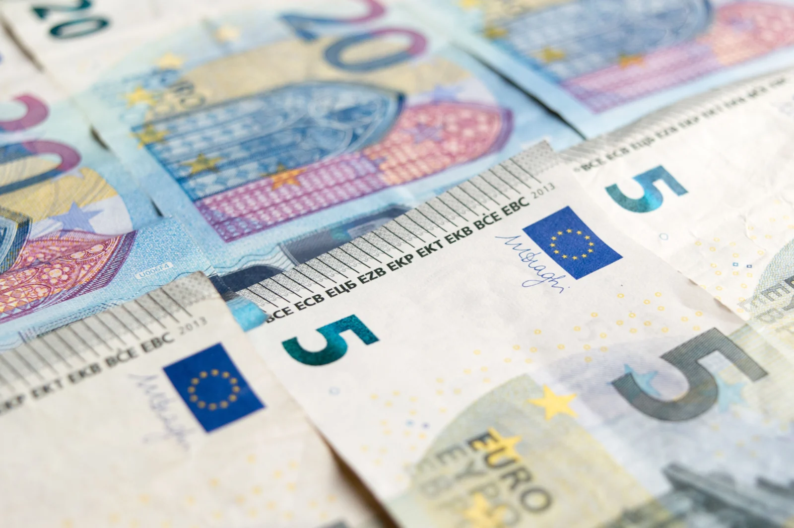 Temsili: 27 Ağustos 2026 döviz bülteni: dolar 48,1331, euro 56,0582 TL